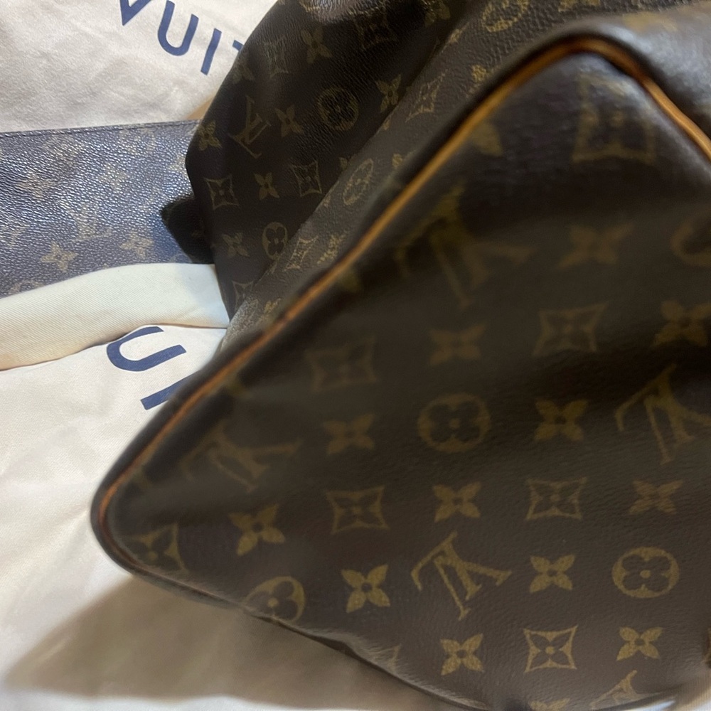 Authentic LOUIS VUITTON Monogram Speedy 30
Hand Bag - Picture 10 of 16